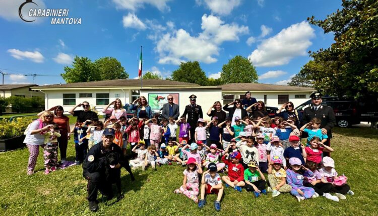 Porto Mantovano: i piccoli della scuola dell’infanzia in visita alla Caserma dei Carabinieri