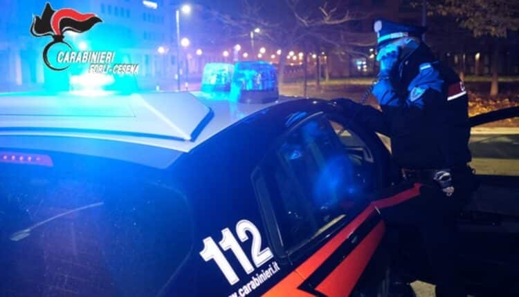 Forlì, lite tra conviventi: uomo ferito con un coltello, donna denunciata