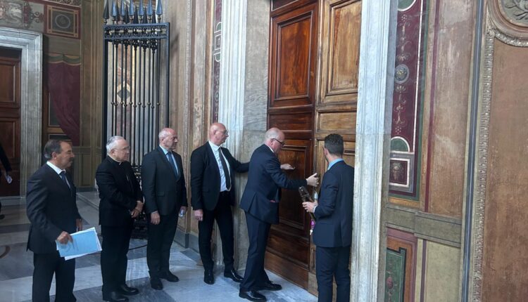 Conclave 2025: sigillato il Palazzo Apostolico in vista dell’elezione del nuovo Papa.