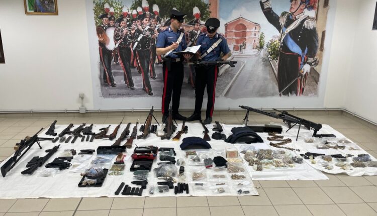 Aprilia, scoperto arsenale da guerra in un appartamento: Arrestato 46enne