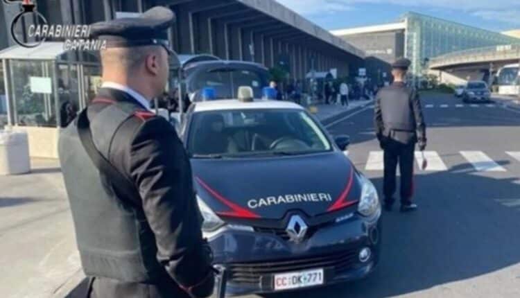 Catania, ubriaco tenta di imbarcarsi ed aggredisce un medico: Arrestato 55enne all’aeroporto