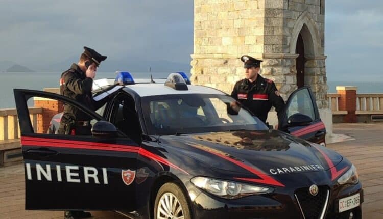 Piombino, tenta rapina ed aggredisce con bastone e acqua bollente: Denunciato 40enne