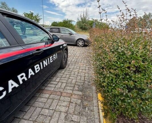 Cento, famiglia vive in auto con bimba e animali: soccorsi dai Carabinieri