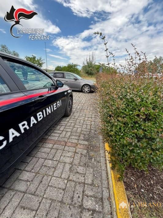 Cento, famiglia vive in auto con bimba e animali: soccorsi dai Carabinieri