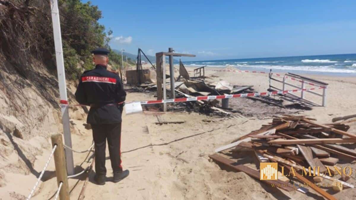 Fondi, incendio su un chiosco in fase di allestimento