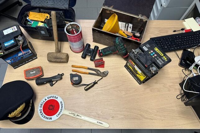San Vincenzo: rubava batterie da motocarri, 34enne denunciato dai Carabinieri