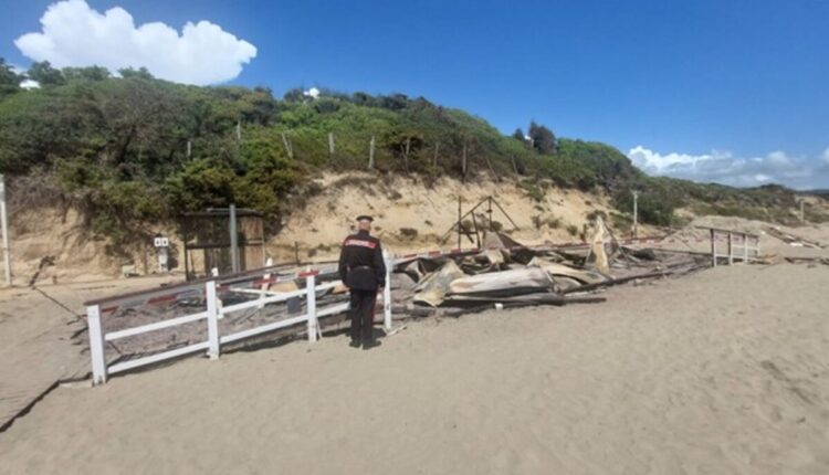 Fondi, incendio su un chiosco in fase di allestimento