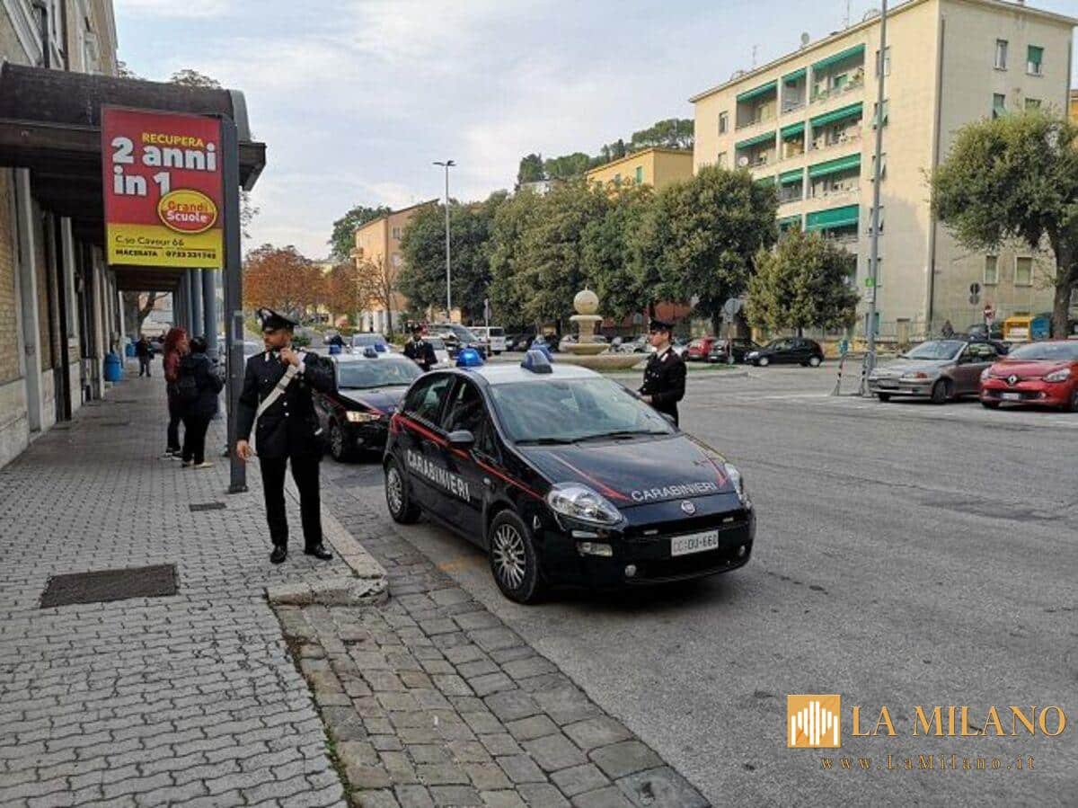 Camporotondo di Fiastrone: 48enne armato di forcone e bastone aggredisce passanti e Carabinieri, arrestato