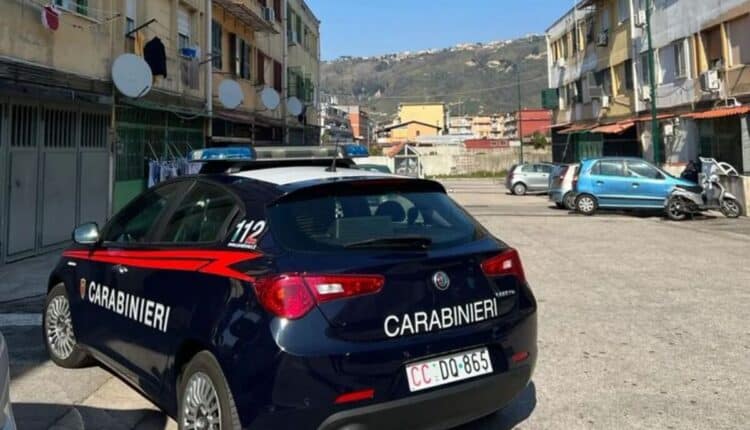 Torre del Greco, spaccio notturno in palazzina popolare: Arrestato 45enne dai Carabinieri
