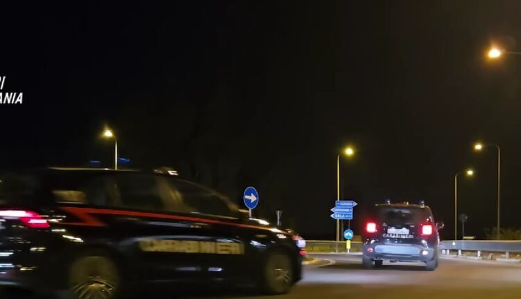 Mafia e droga: blitz all’alba a Catania e Reggio Calabria, 14 arresti per traffico e armi