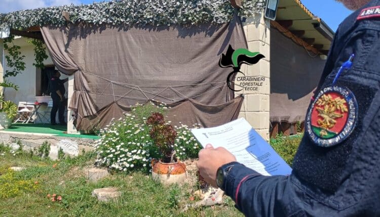 San Foca, abuso edilizio camuffato con rete mimetica: scatta il sequestro