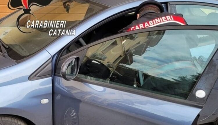Santa Venerina: Tenta di eludere il controllo, 28enne trovato con cocaina e hashish