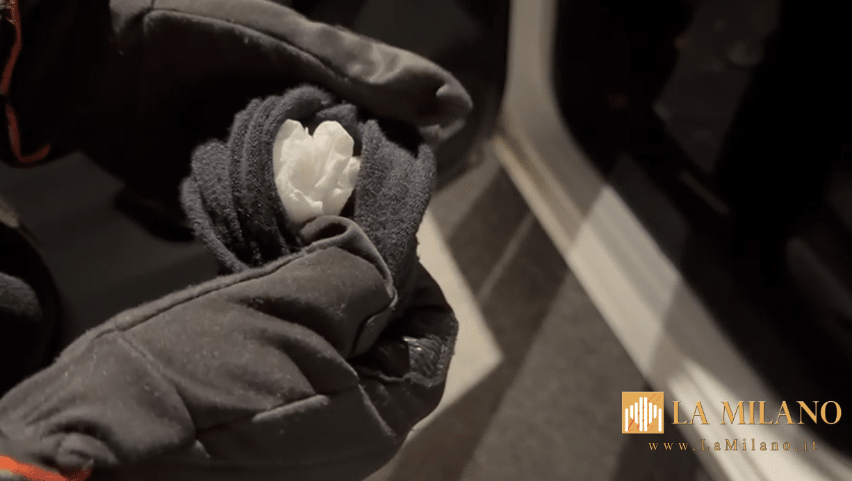 Como, arrestato 33enne per spaccio nascondeva cocaina sotto il sedile del SUV