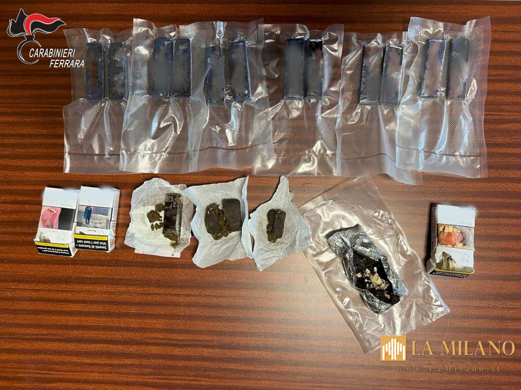 Cento, 17enne arrestato con quasi mezzo chilo di hashish