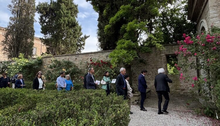 Villa Miralfiore riapre i giardini storici e diventa casa comunale.