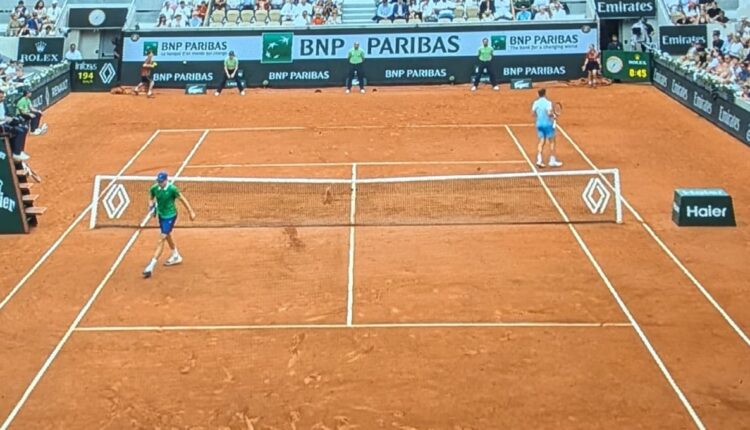 Roland Garros: Sinner annienta Lehecka in tre set.