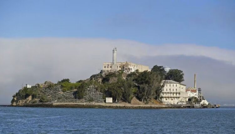Trump ordina la riapertura del carcere di Alcatraz: "Tornerà a ospitare i criminali più spietati d'America".
