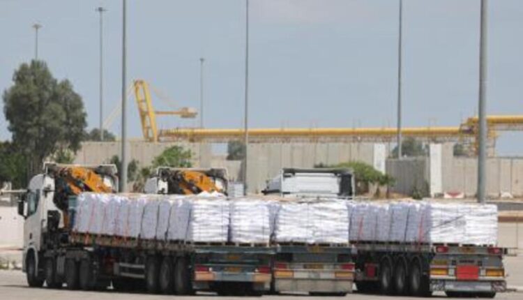 Gaza, completata la consegna dei 15 camion italiani per la distribuzione di aiuti alimentari.