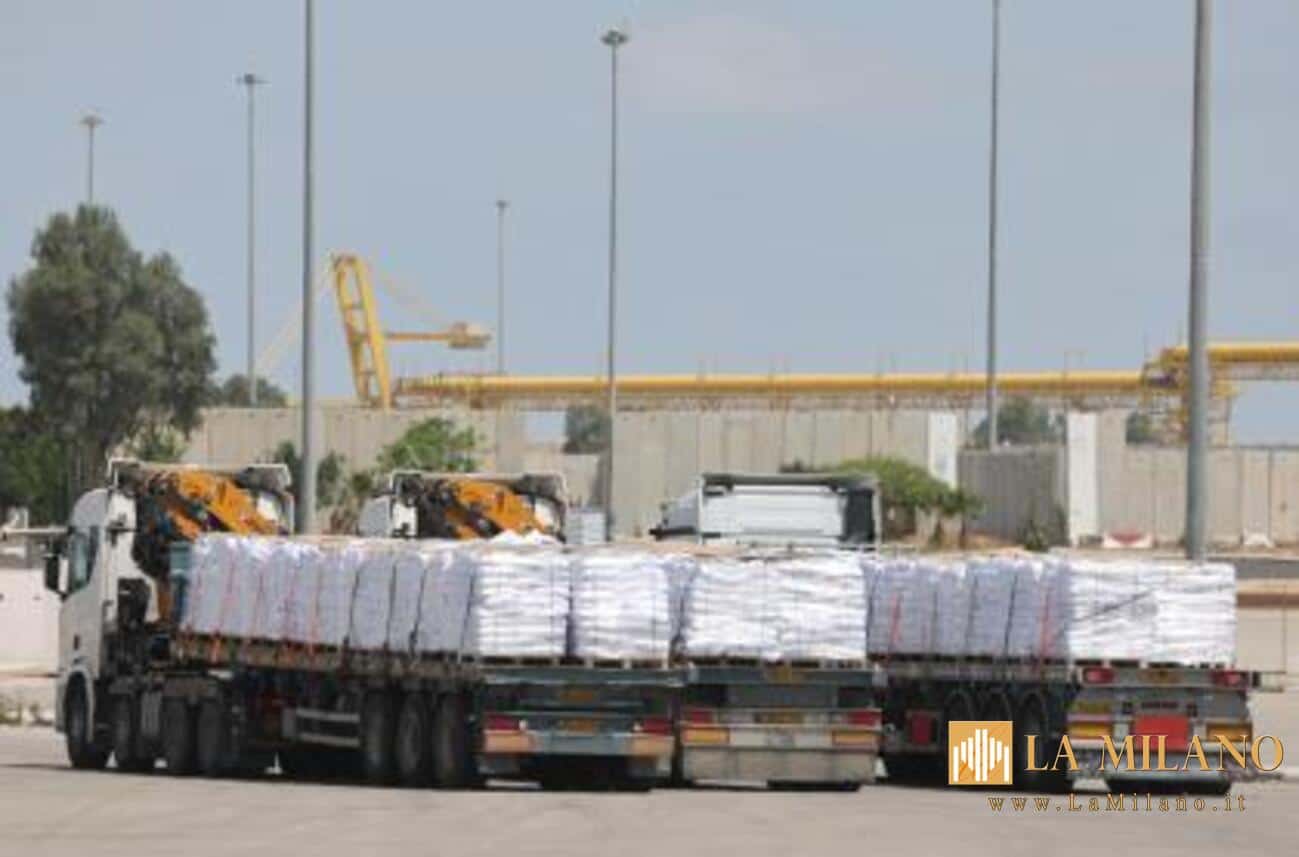 Gaza, completata la consegna dei 15 camion italiani per la distribuzione di aiuti alimentari.
