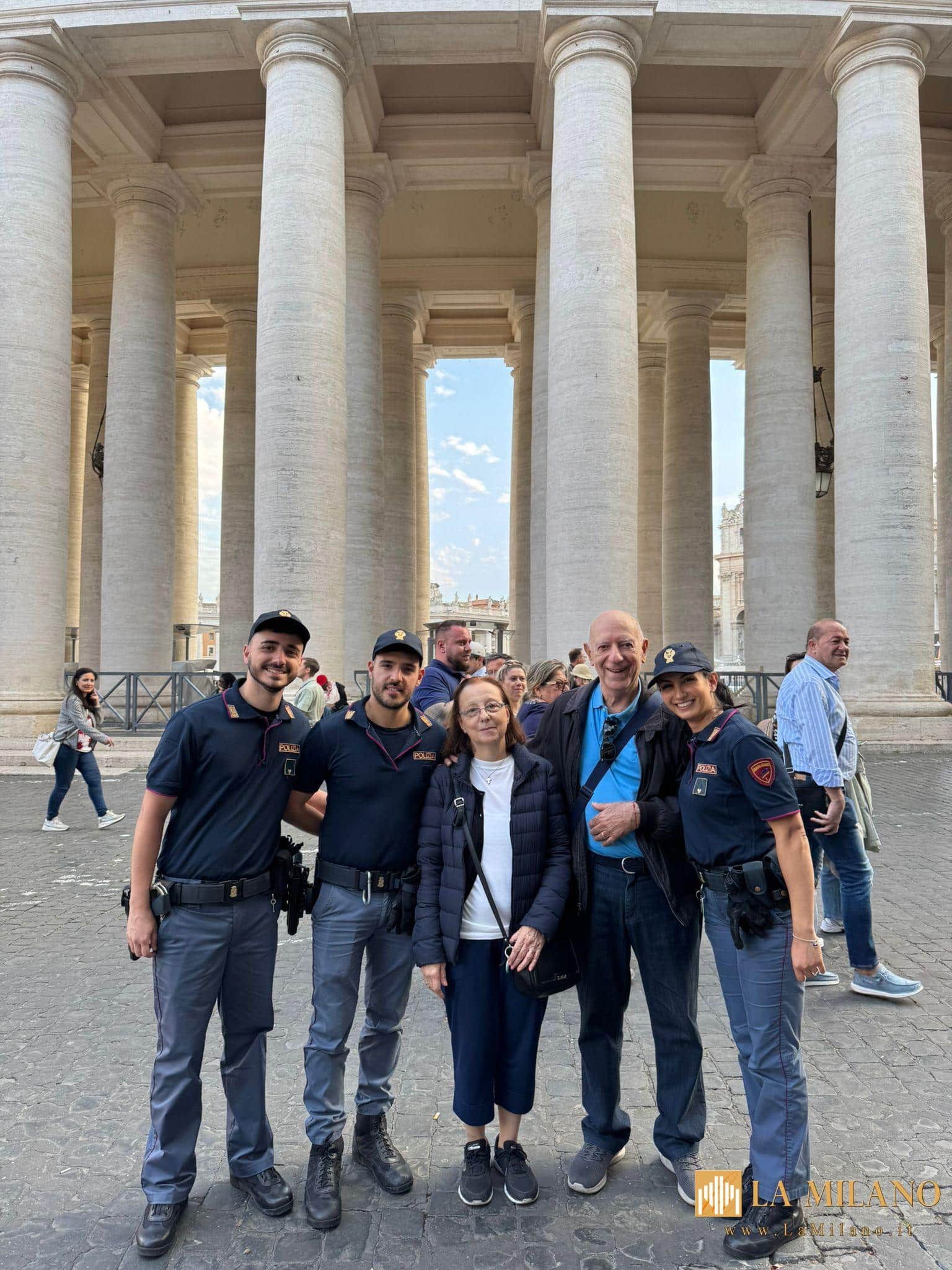 Roma, agenti in servizio riuniscono coppie disperse tra la folla