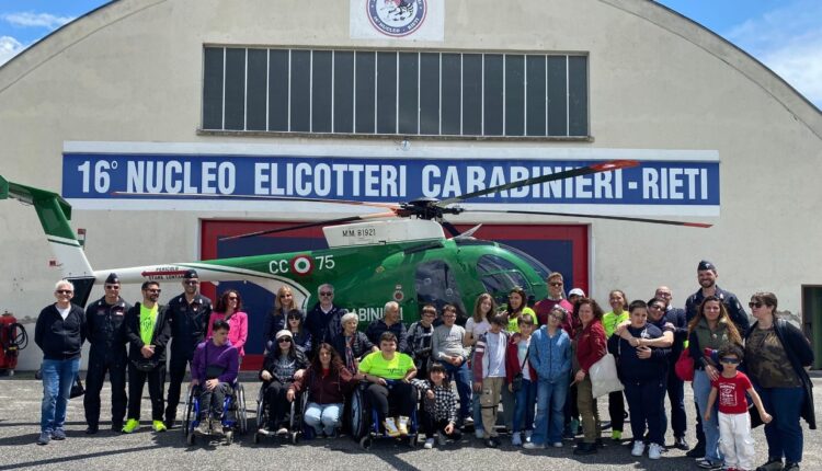 Legalità e inclusione: i ragazzi di Enjoy Velino in visita al Nucleo Elicotteri dei Carabinieri di Rieti
