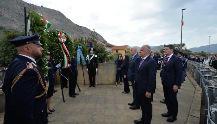 Strage di Capaci, 33 anni dopo: Palermo ricorda Falcone e rinnova la lotta alla mafia.