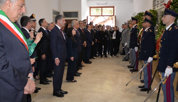 Strage di Capaci, 33 anni dopo: Palermo ricorda Falcone e rinnova la lotta alla mafia.