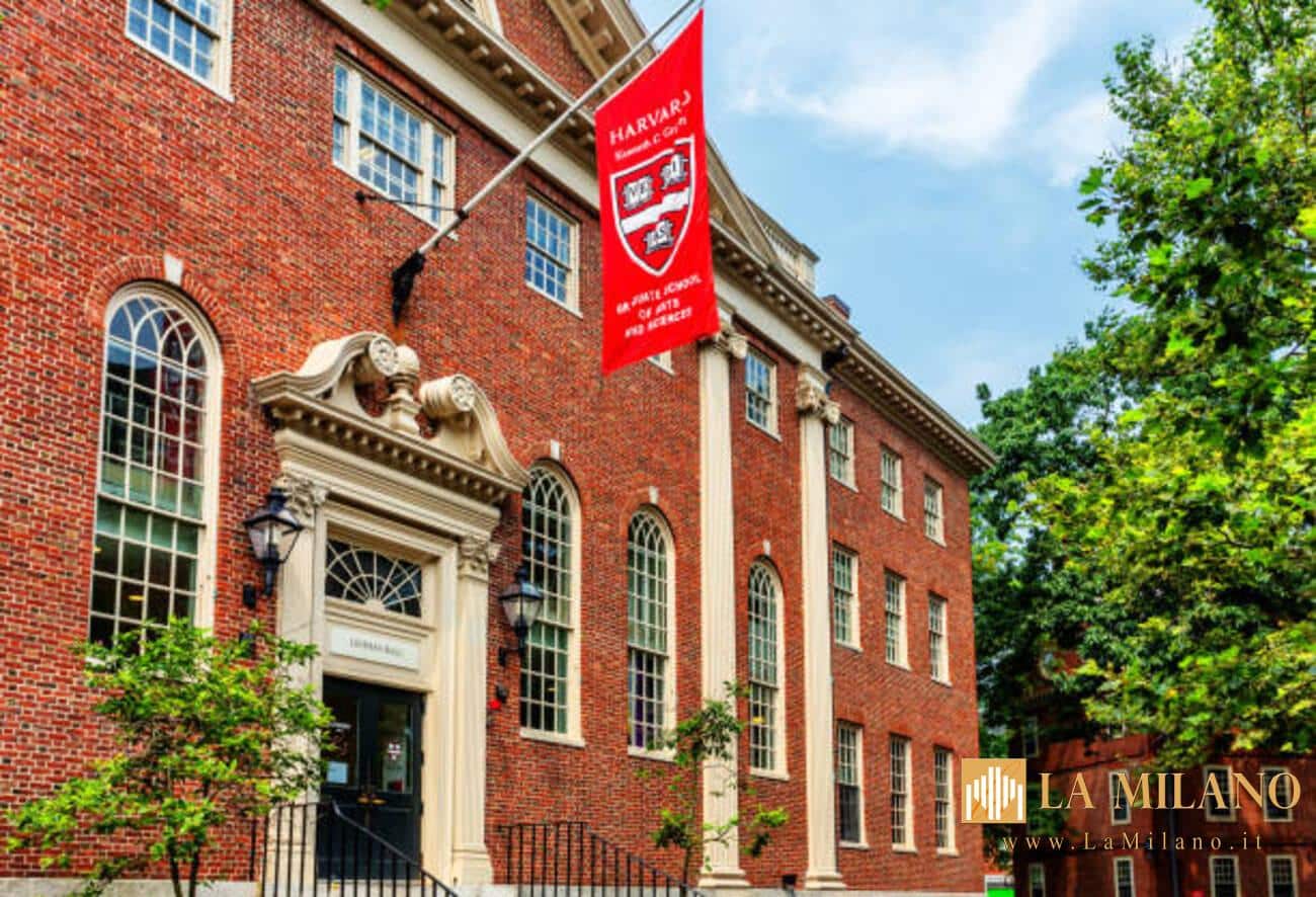 Trump vieta gli studenti stranieri ad Harvard: "Ambiente pro-terrorismo e collusione con la Cina".