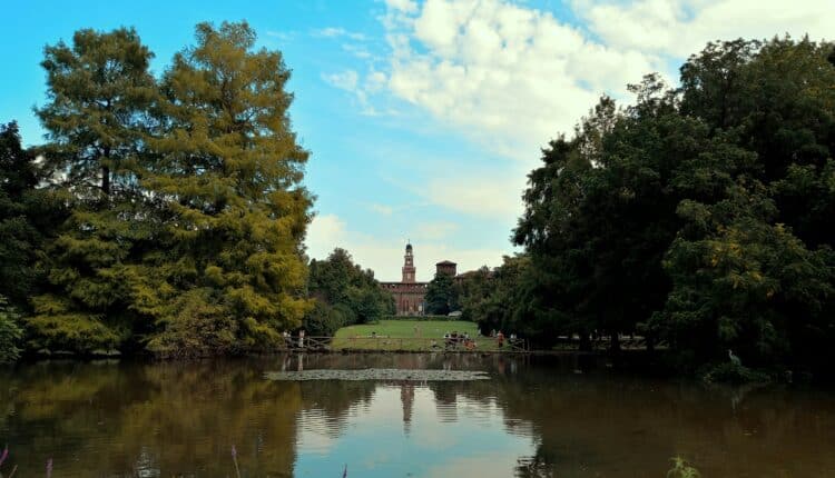 La primavera in città: come godersi i parchi di Milano rispettando le regole