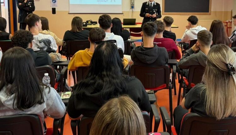 Violenza di genere: a Codigoro i Carabinieri in aula con gli studenti tra i 17 e 20 anni