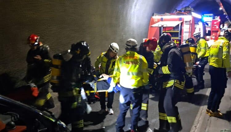 AREU e soccorritori svizzeri uniti per salvare vite in galleria: esercitazione cruciale nel tunnel Munt La Schera in vista delle Olimpiadi 2026.