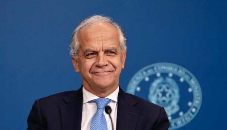 Polizia di Stato, Piantedosi firma l’accordo FESI 2024: oltre 147 milioni per l’efficienza dei servizi.