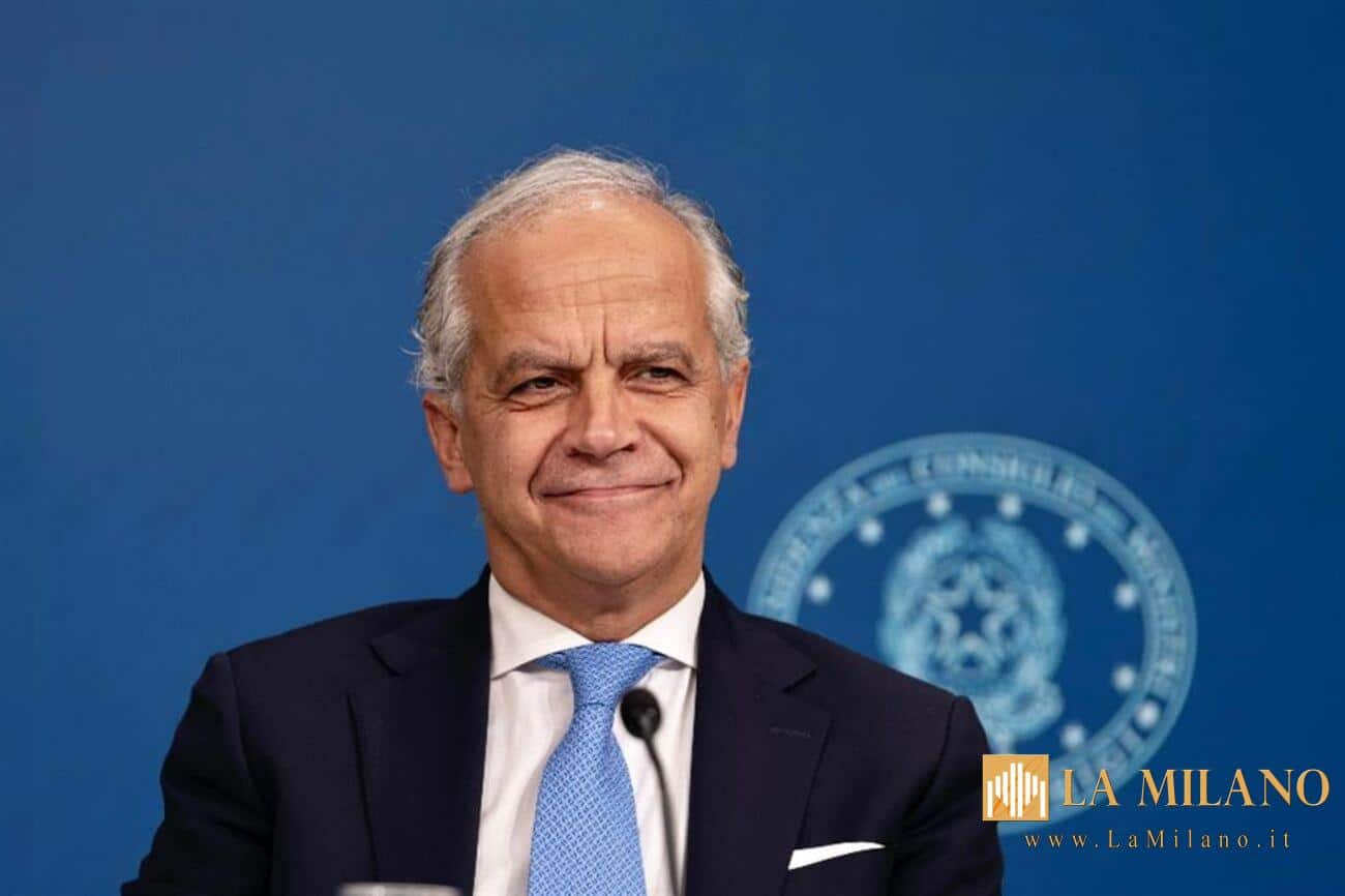 Polizia di Stato, Piantedosi firma l’accordo FESI 2024: oltre 147 milioni per l’efficienza dei servizi.