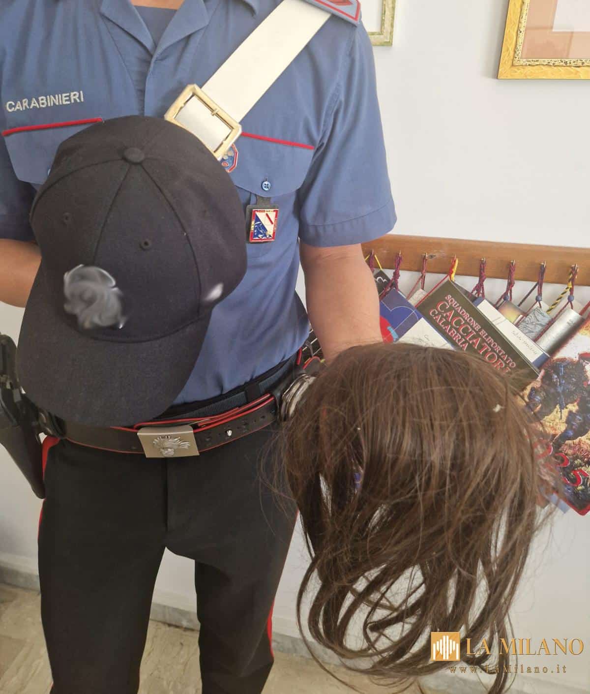 Aversa: Latitante arrestato all’ippodromo con parrucca e cappellino