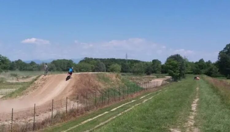 Romans d'Isonzo, Gorizia: tragedia al campionato di motocross. Muore 23enne travolto in gara.
