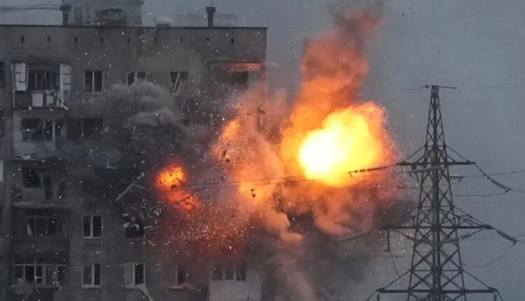 Trump: «Putin è impazzito. Se prova a prendersi tutta l’Ucraina, la Russia cadrà». Il Cremlino replica: «Parole emotive».