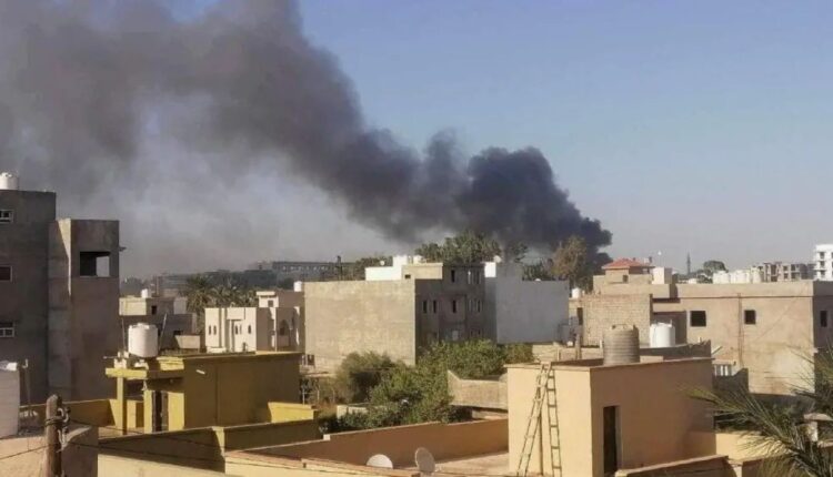 Tripoli sotto assedio: violenti scontri tra milizie, italiani in attesa di evacuazione.