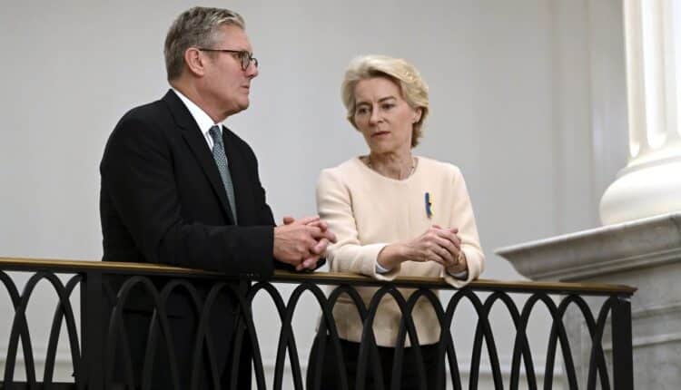 Regno Unito e Unione Europea firmano un nuovo patto strategico: svolta nei rapporti post-Brexit.