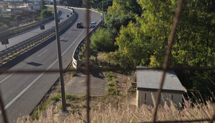 Dramma sventato sulla A29: Carabinieri salvano donna dal suicidio su un cavalcavia