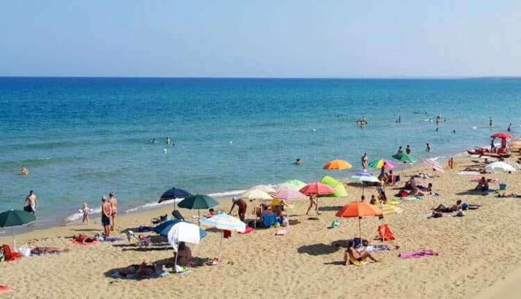 Tragedia a Marina di Varcaturo: Nicola Mirti, 18 anni, accoltellato e ucciso in spiaggia. Fermato un coetaneo