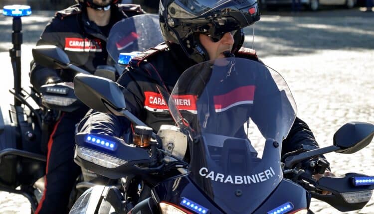 Bologna, tentata truffa del finto Carabiniere: Arrestato un 16enne colto in flagrante