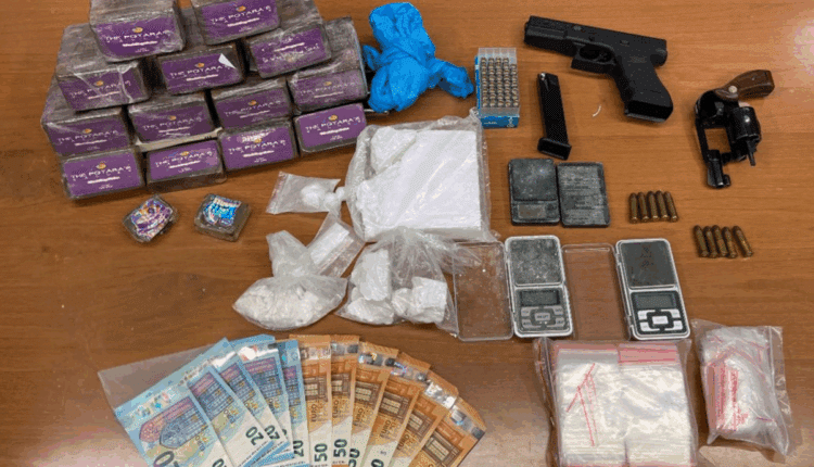 Milano, 3 arresti e sequestro di armi e stupefacenti