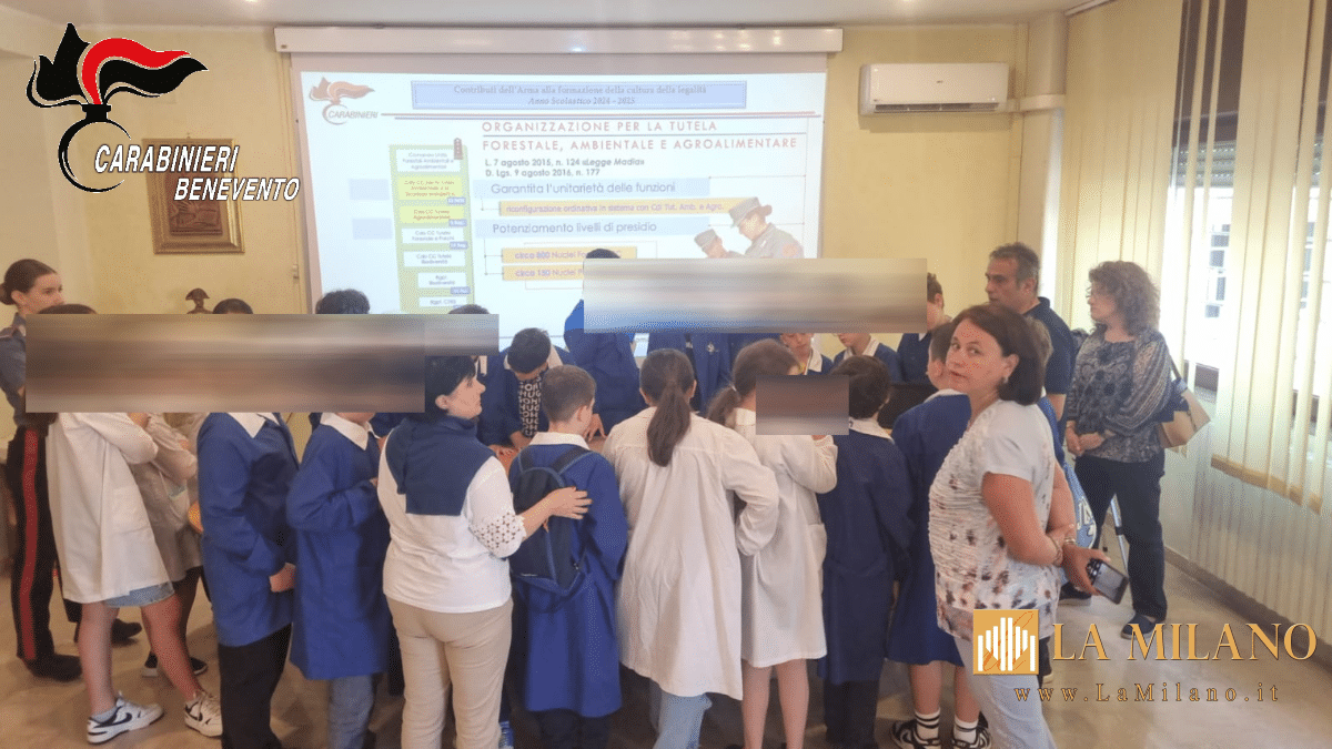 Gli alunni dell'istituto "Federico Torre" in visita al comando provinciale dei carabinieri di Benevento