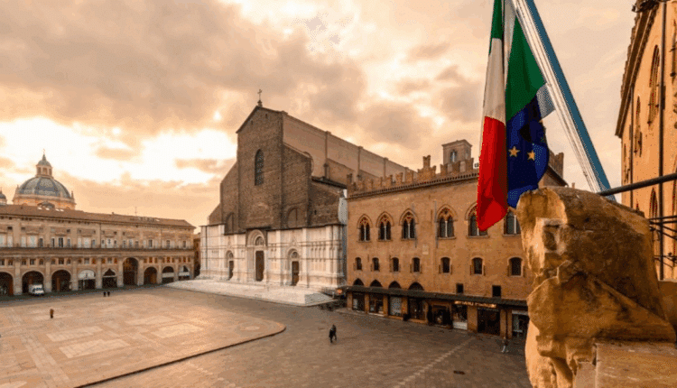 Bologna, 20,5 milioni per lo sport: 49 progetti in Emilia-Romagna tra piscine, palazzetti e campi riqualificati