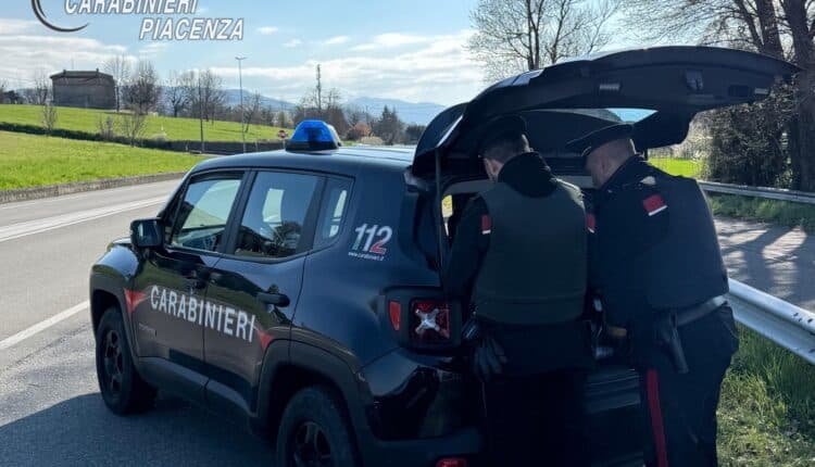 Droga, coltelli e alcol: sette segnalazioni, due denunce e una sanzione nel piacentino