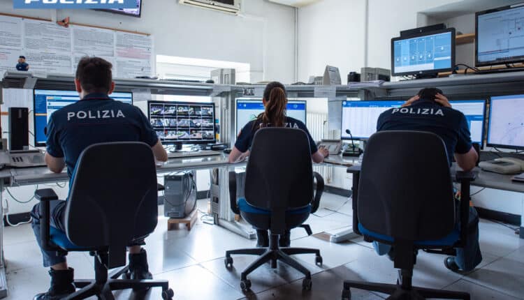 Bolzano, voleva togliersi la vita: la Polizia salva un uomo sul Ponte Druso