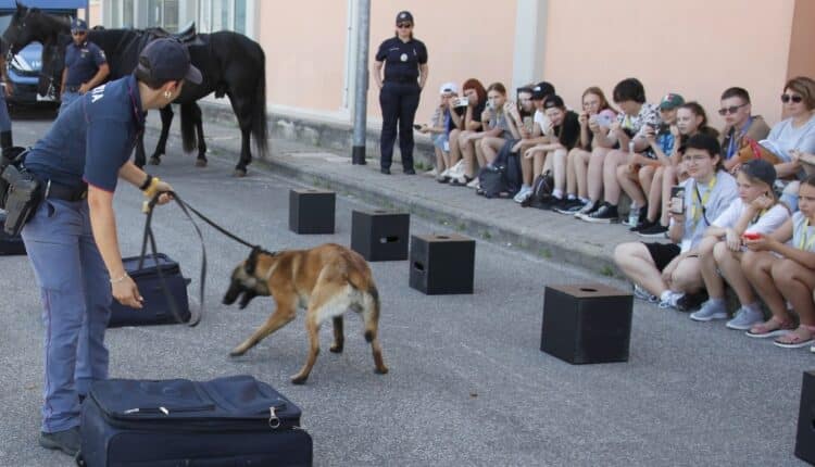 Roma, la Polizia di Stato accoglie bambini ucraini al I Reparto Mobile