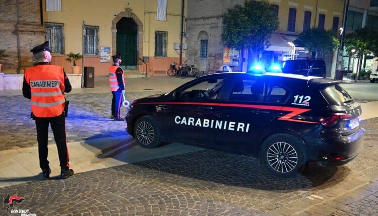 Savignano sul Rubicone, rapina e ferisce una ragazza con un coltello: Arrestato 26enne