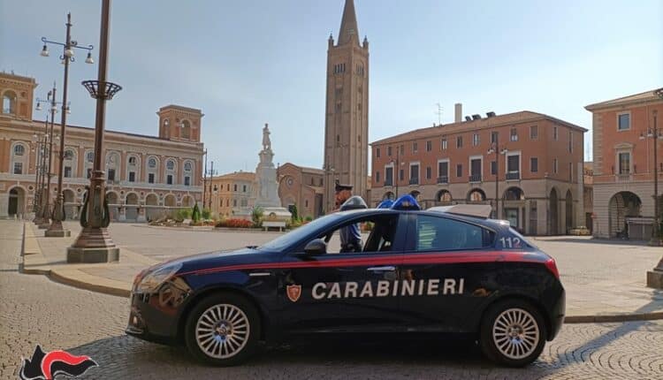 Prometteva posti di lavoro al Ministero della Difesa: denunciato falso Ufficiale dell’Arma a Forlì-Cesena