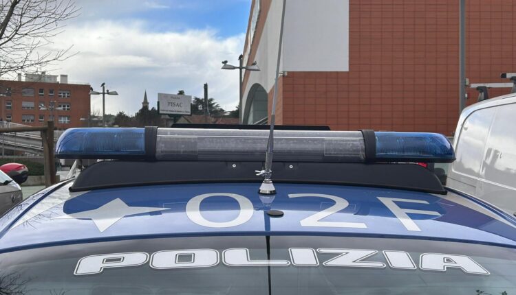 Rubano profumi e creme al supermercato: nei guai due minorenni a Como